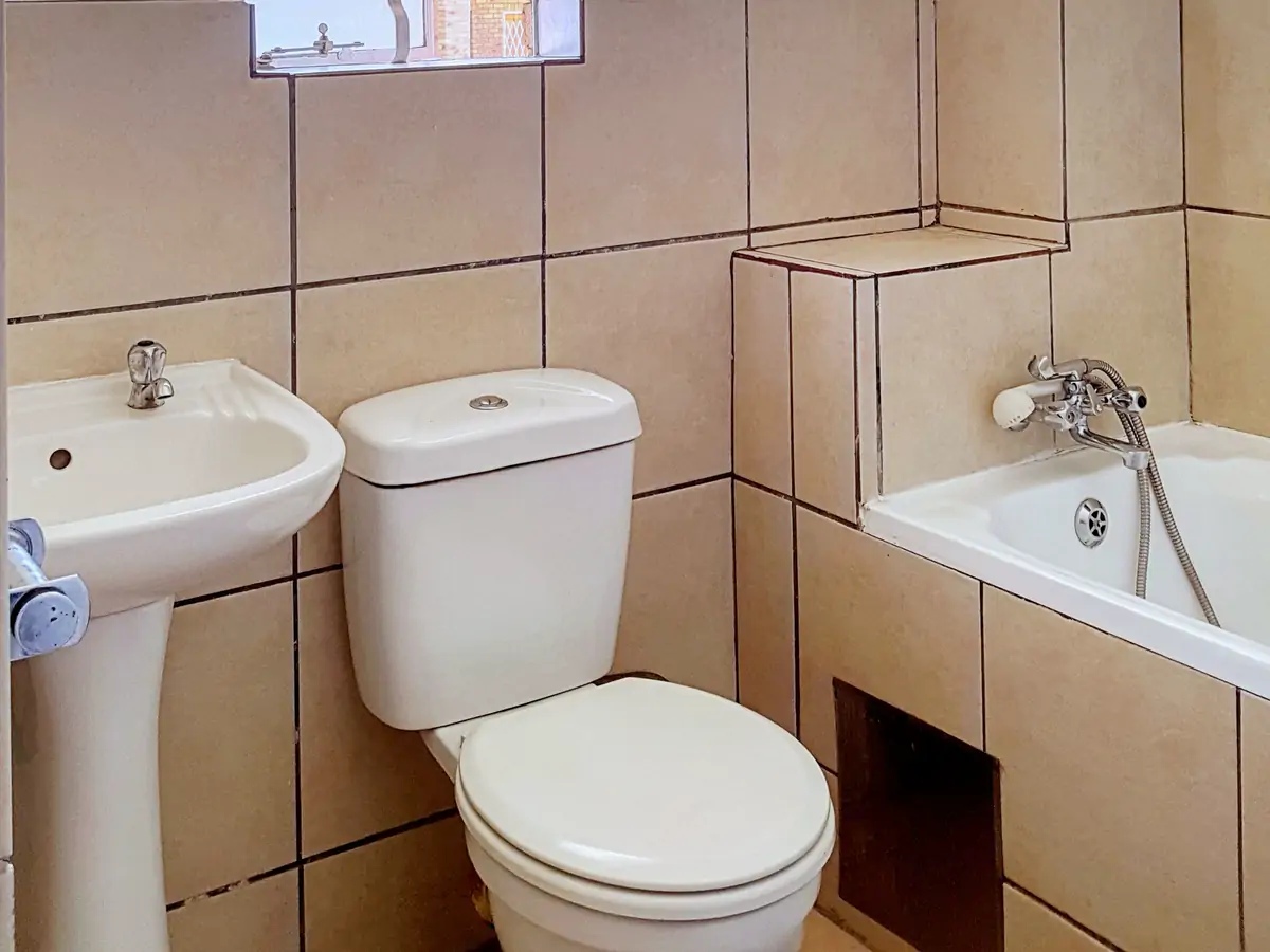 Bathroom 1: the floor. The basin, the toilet and the floor tiles by the bath (sample photo)